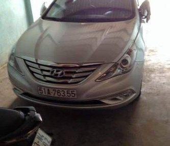 Hyundai Sonata  MT 2011 - Bán xe Hyundai Sonata MT đời 2011, màu bạc số sàn