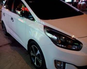 Kia Rondo AT 2015 - Cần bán xe Kia Rondo AT sản xuất 2015, màu trắng, giá tốt