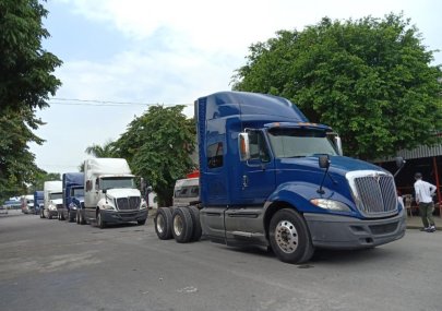Xe tải Trên 10 tấn   2013 - Bán xe đầu kéo Maxxfoce 1 giường, xe chính hãng