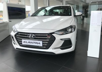 Hyundai Elantra Sport 2018 - Bán Hyundai Elantra Sport 2018 giao ngay, màu trắng, trả góp 80% giá trị xe, Hyundai Quảng Bình, LH 0941507373