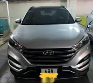 Hyundai Tucson 2.0 AT 2018 - Cần bán xe Hyundai Tucson 2.0 AT 2018, màu bạc, giá 865tr