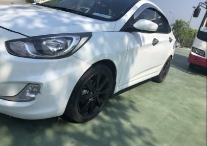 Hyundai Accent 2012 - Cần bán gấp Hyundai Accent đời 2012, màu trắng, xe nhập, giá 320tr