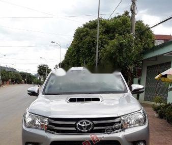 Toyota Hilux 2016 - Bán Toyota Hilux đời 2016, màu bạc, 540 triệu