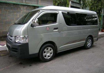 Toyota Hiace 2010 - Bán Toyota Hiace 2010, màu bạc, nhập khẩu số sàn, giá tốt