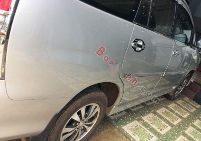 Toyota Innova 2012 - Cần bán Toyota Innova 2012, màu bạc xe gia đình