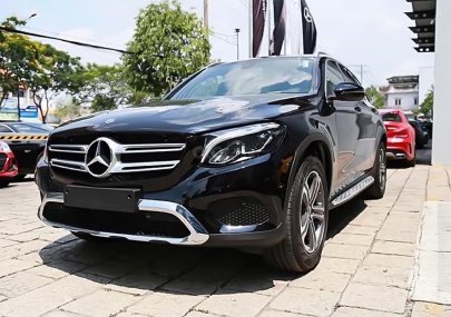 Mercedes-Benz GLC-Class 2019 - Hỗ trợ giao xe tận nhà - Khi mua Mercedes-Benz GLC 250 đời 2019, màu đen
