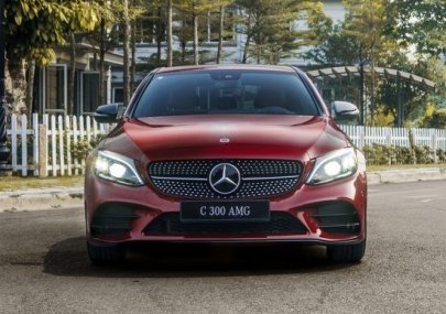 Mercedes-Benz C class C300 AMG   2019 - Hỗ trợ giao xe tận nhà - Miễn phí ship toàn quốc: Mercedes-Benz C300 AMG đời 2019, màu đỏ