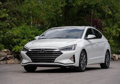 Hyundai Elantra 2020 - Mua xe giá mềm với chiếc Hyundai Elantra 2.0 AT, sản xuất 2019, giao xe nhanh tận nhà