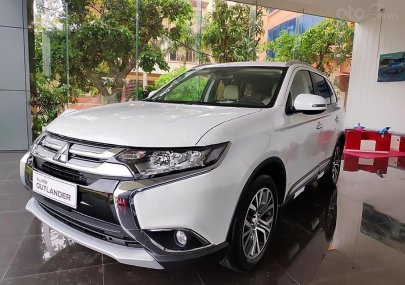 Mitsubishi Outlander 2.4 CVT Premium 2019 - Bán xe Mitsubishi Outlander 2.4 CVT Premium sản xuất 2019, màu trắng giá cạnh tranh